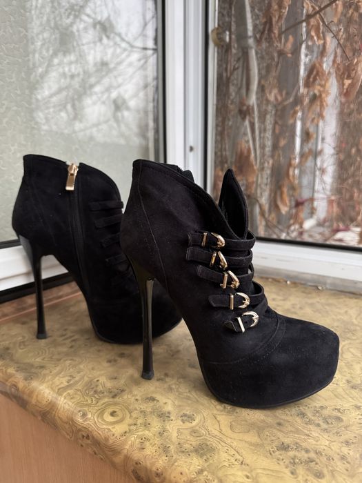 Продам ботильоны. Для любителей высоких каблуков)