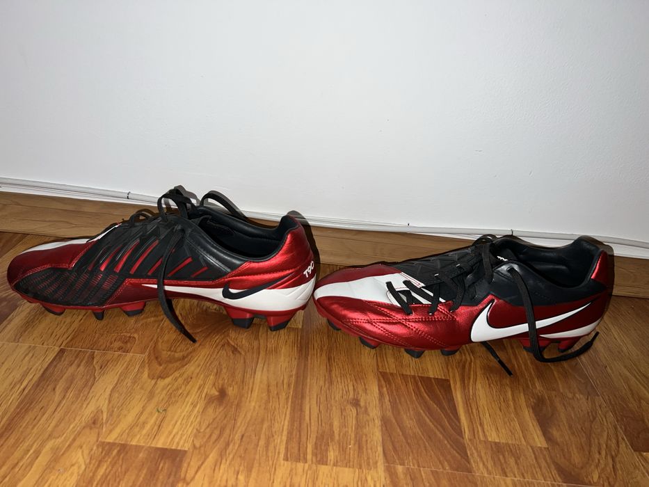 Adidasi fotbal Nike T90