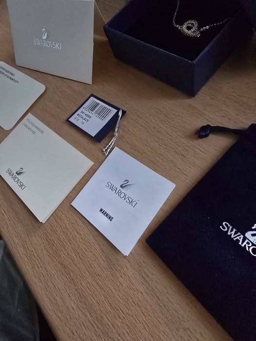 Colier Dextera
Cercuri întrepătrunse, Alb, Placat cu nuanță roz-aurie