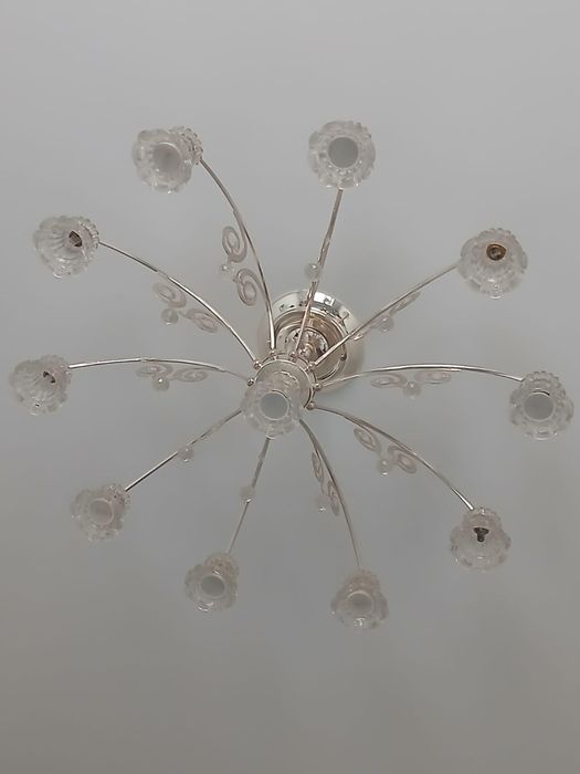 Продаю люстру не дорого