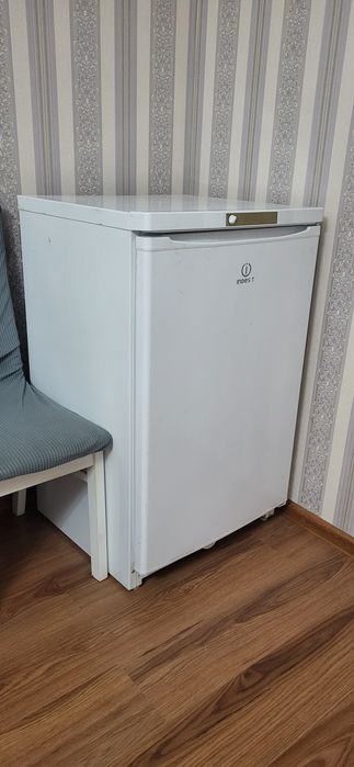 Морозилка Indesit