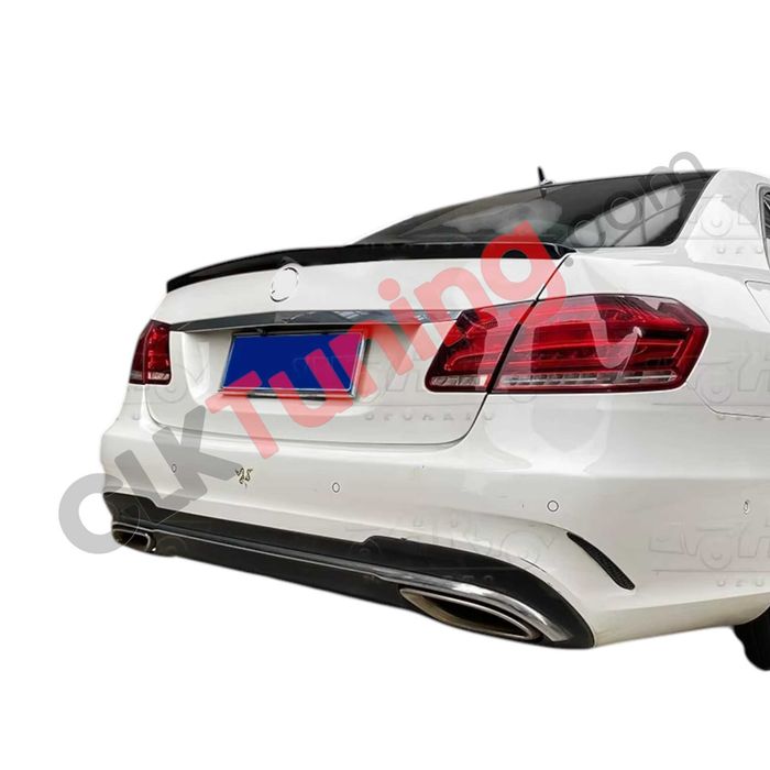 Eleron pentru portbagaj Mercedes E Class W212 negru lucios