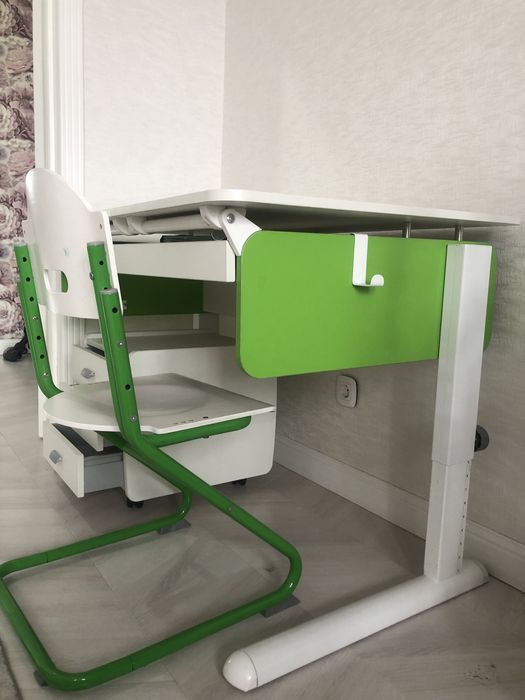 Стол ученический ( уголок ученика)