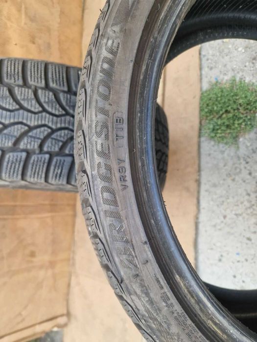 4 Bridgestone R19 235/35 Зимни гуми  DOT2719