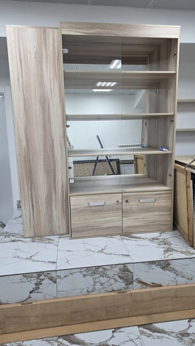Шкаф витринный  в отличном состоянии