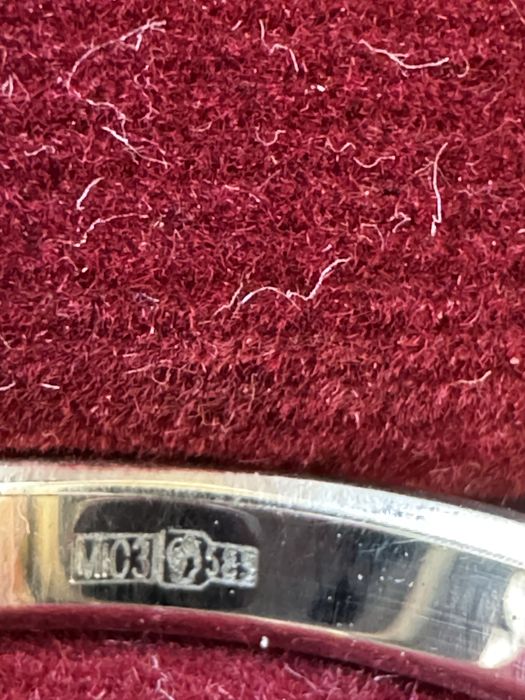 Кольцо золото с бриллиантом