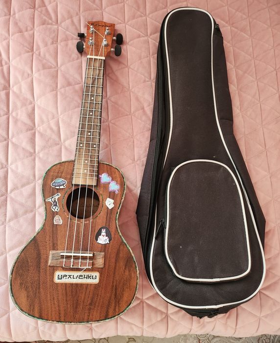 Продам укулеле в хорошем состоянии
