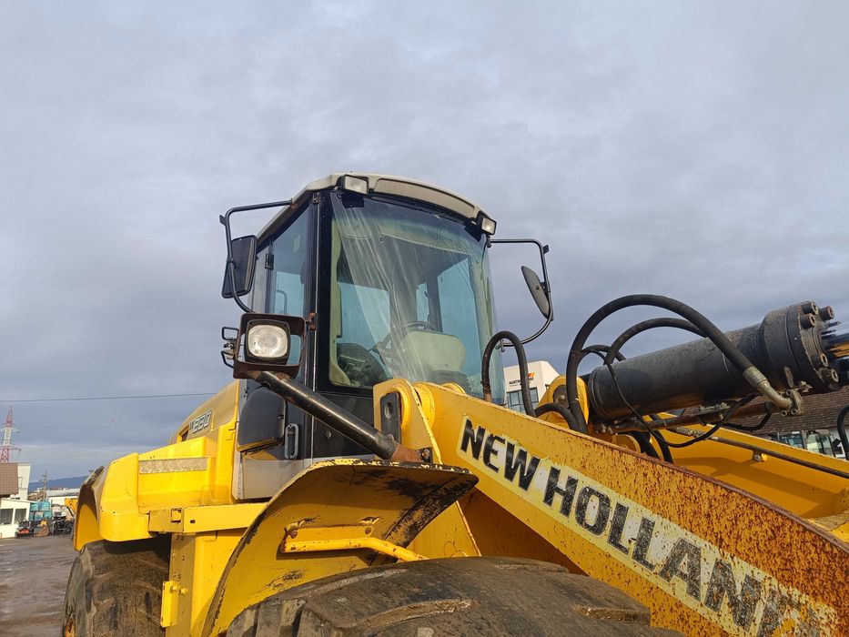 Încărcător frontal NEW HOLLAND W231, 22 tone, 2006