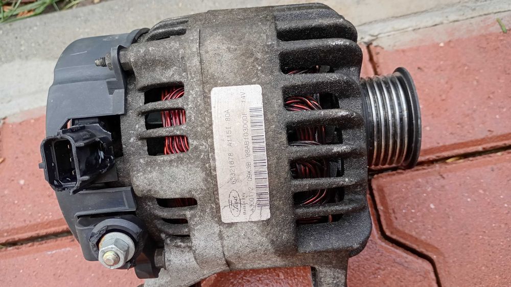 Vând alternator,electromotor,oglinzi,stopuri spate