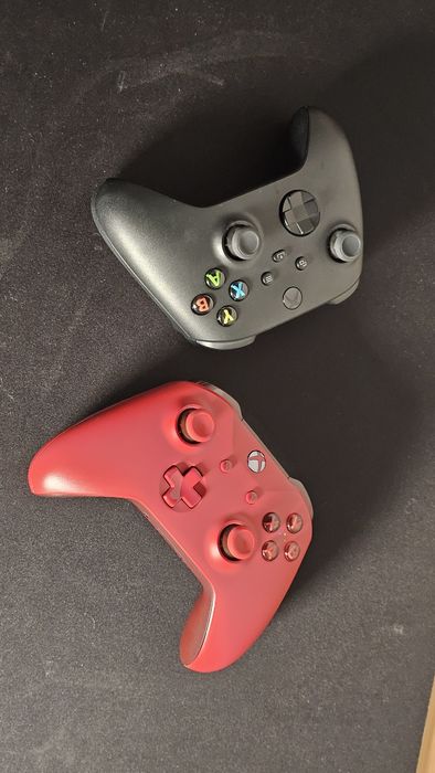 Xbox One X 1 TB + 2 контролера + 7 игри