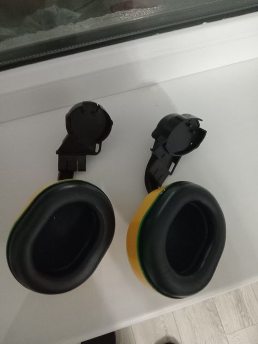 Продам наушники почти новые