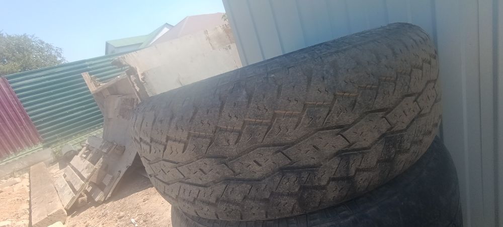Продам Шины R17 245\65