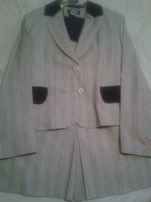 Vand costum taior gri cu dungi subțiri mov marime mica