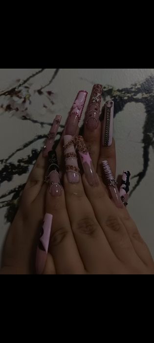 Manichiura unghii cu gel