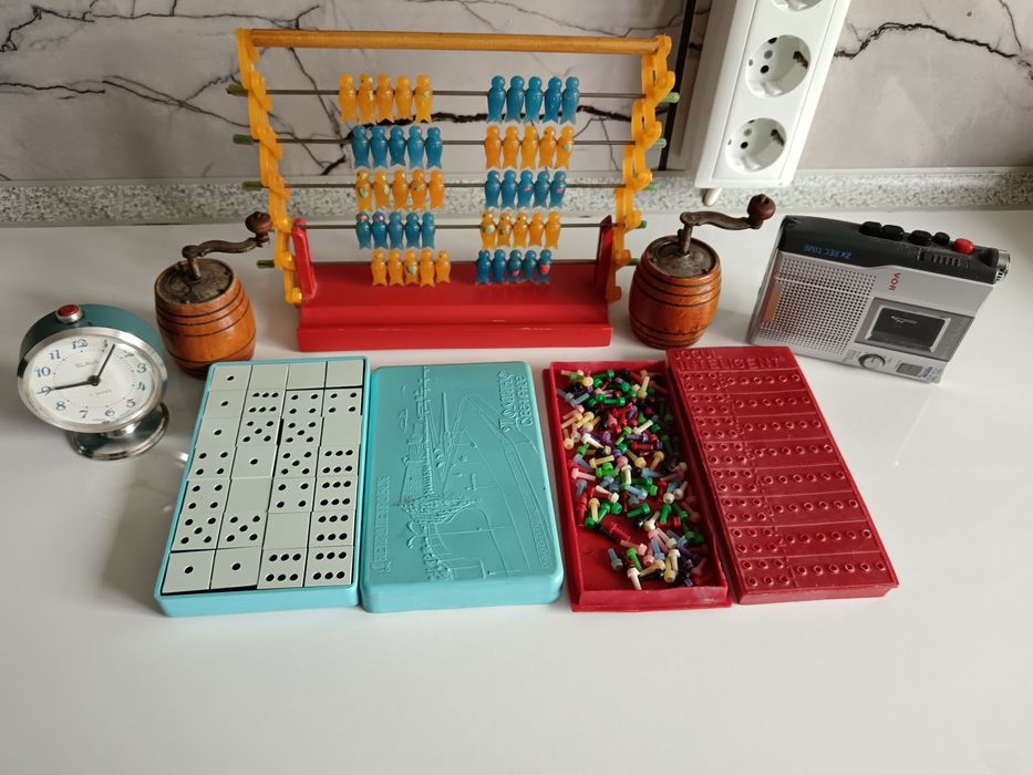 Vând lot obiecte perioada comunistă