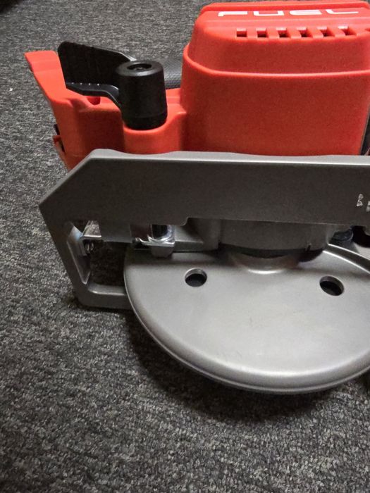 Акумулаторен безчетков ръчен циркуляр Milwaukee M18CCS55