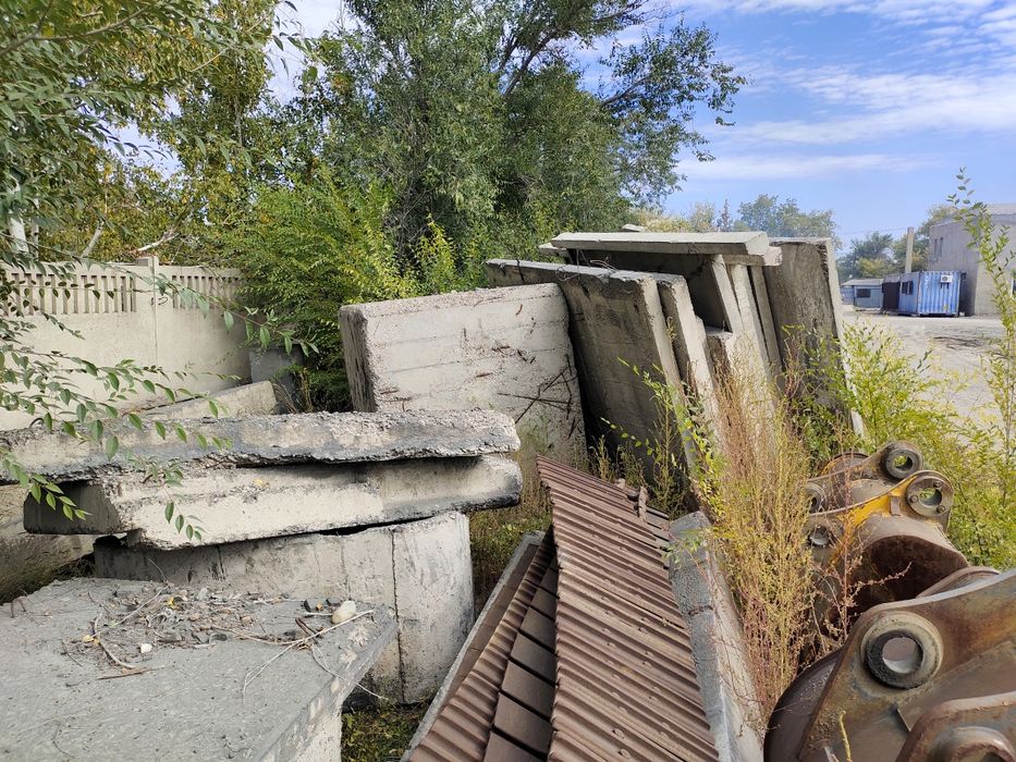 Продам ЖБИ (плиты, лотки, тумбы,т.д)