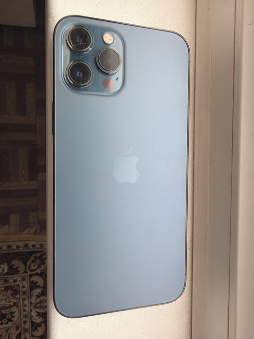 iPhone 12 Pro Max емкостью 512 гб.