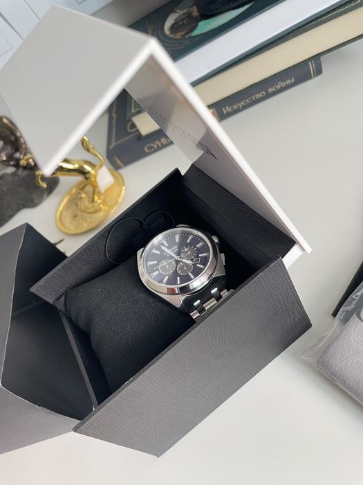 Часы механические, оригинал.