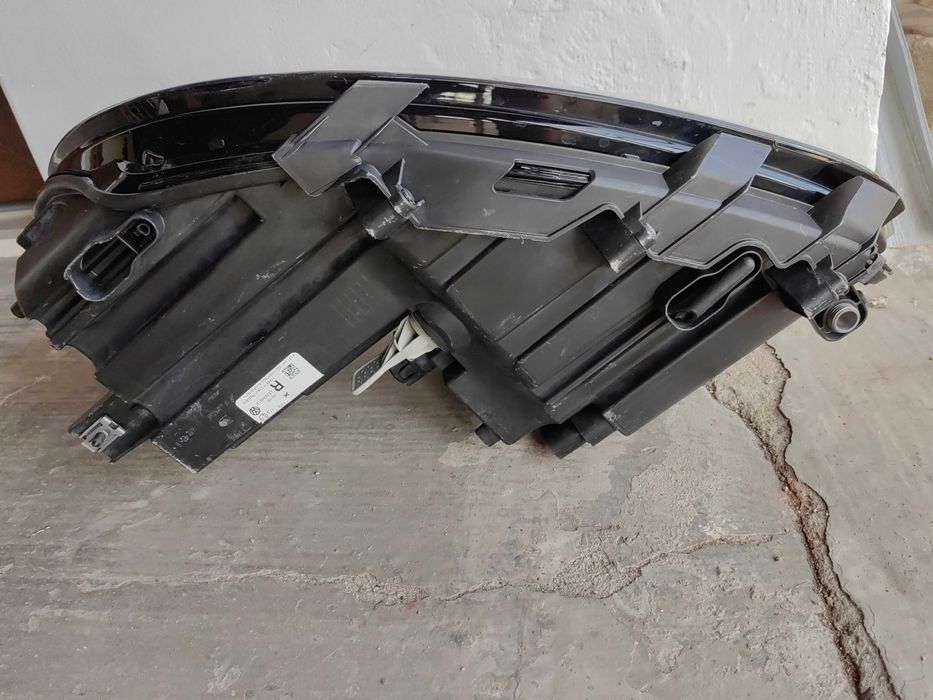 Фар VW Touran Caddy 2010-15г. десен / Фар Туаран Кади Оригинален