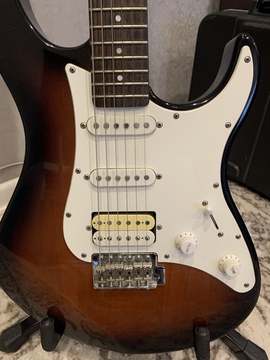 Электрогитара Yamaha Pacifica 112j