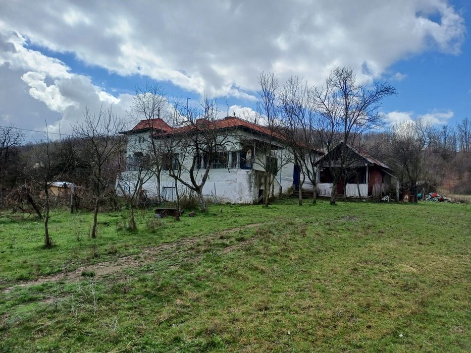Casa + 9800 mp teren, Cotmeana -Arges, zona verde, potential turistic