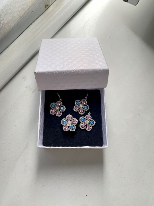 Продается серебро набор