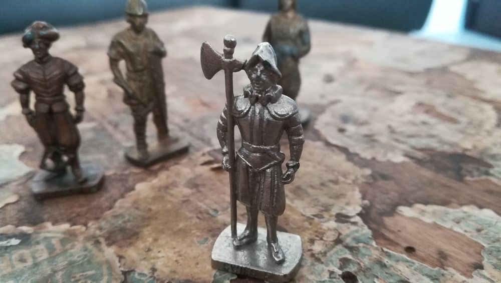 Киндер войници метални