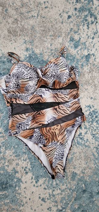 Costum de baie modelator