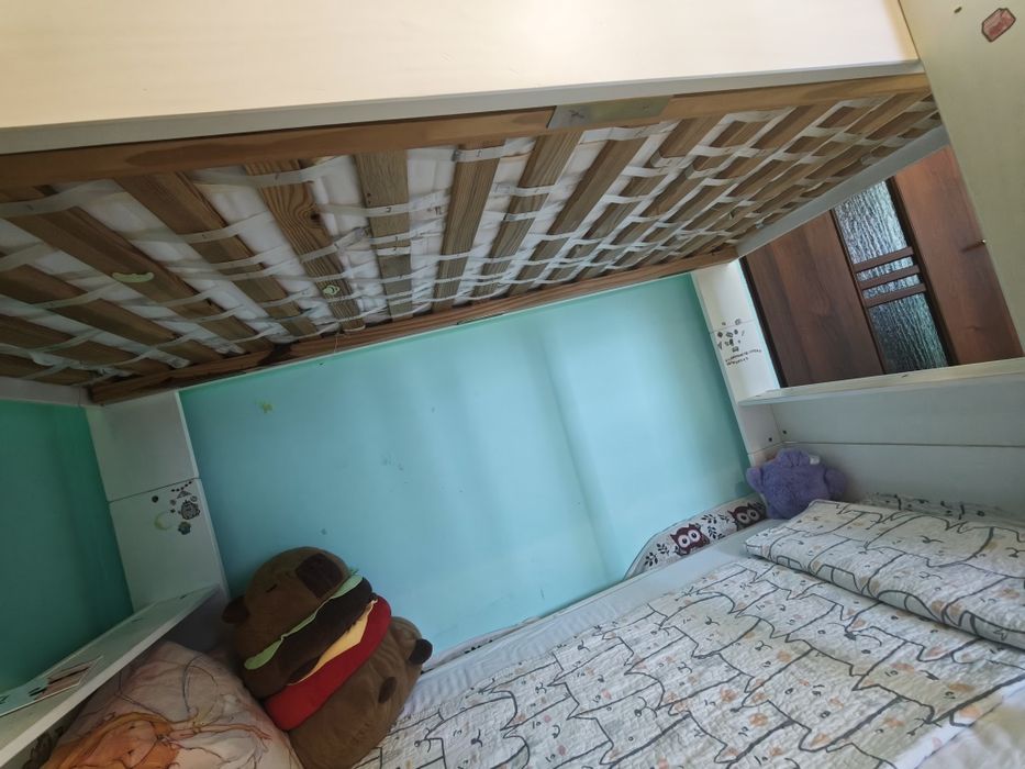 Paturi supraetajate din lemn (204 cm lungime, saltele incluse)