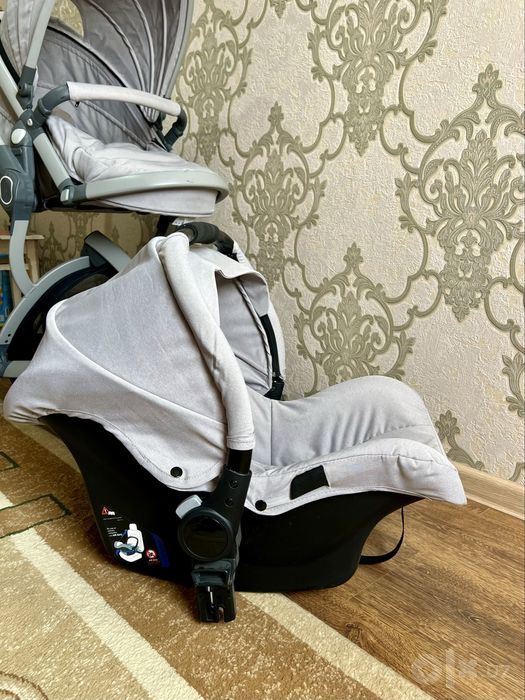 Продается коляска Pierre Cardin  2в1 с автокреслом