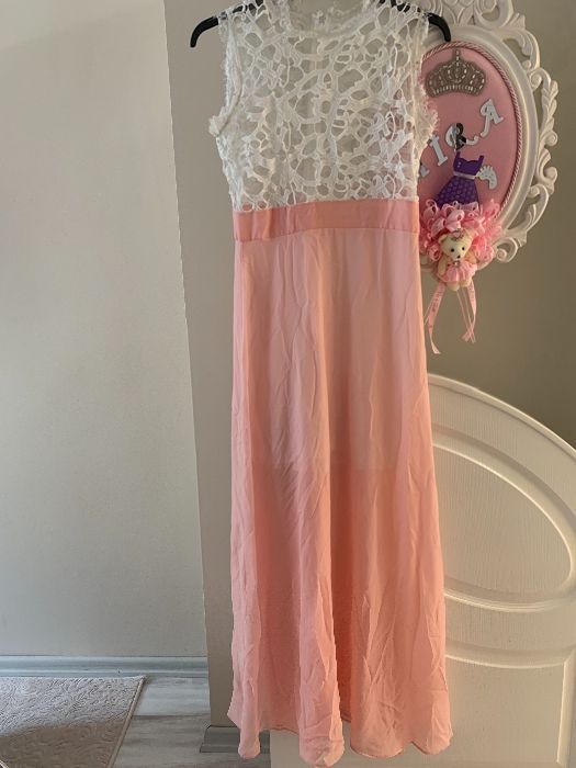 Официални рокли.