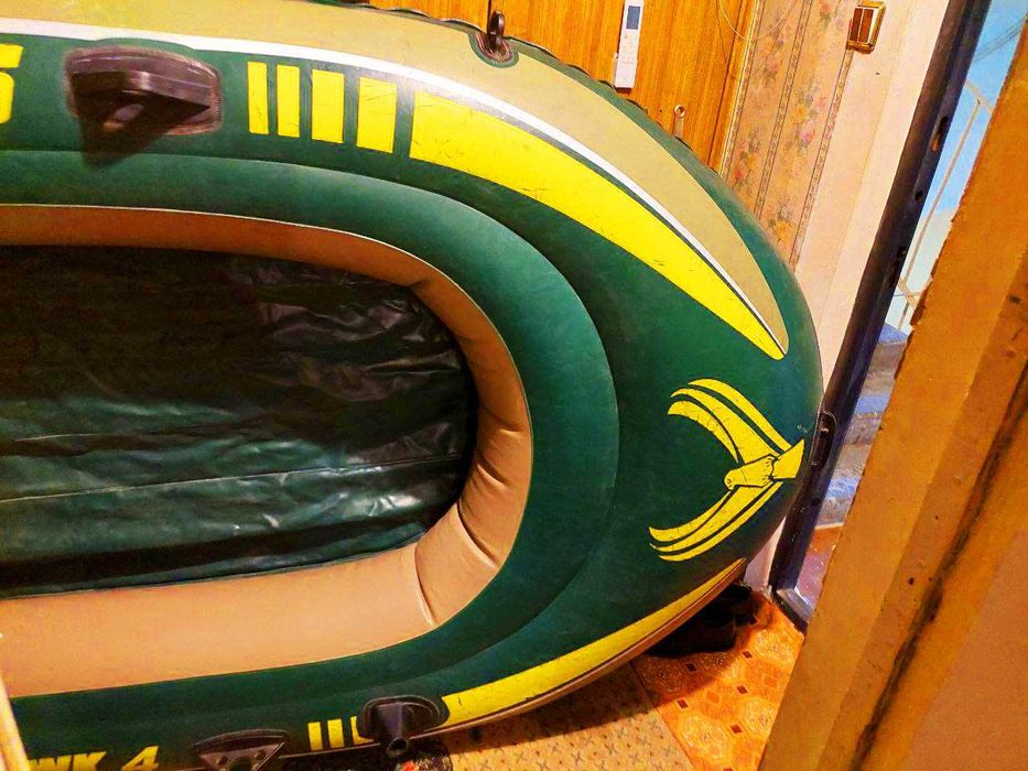 Продам надувную 4х местную  ПВХ лодку Seahawk 4