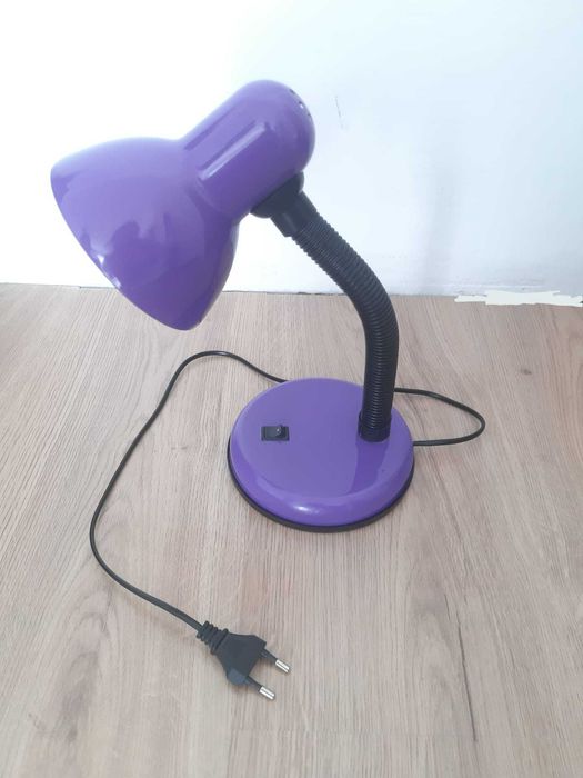 Lampă mov ajustabilă – stare foarte bună – 30 lei