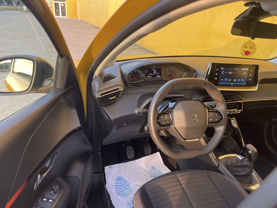 VAND SAU SCHIMB PEUGEOT 208 an 2023 luna 10 garantie pana la 2027 luna