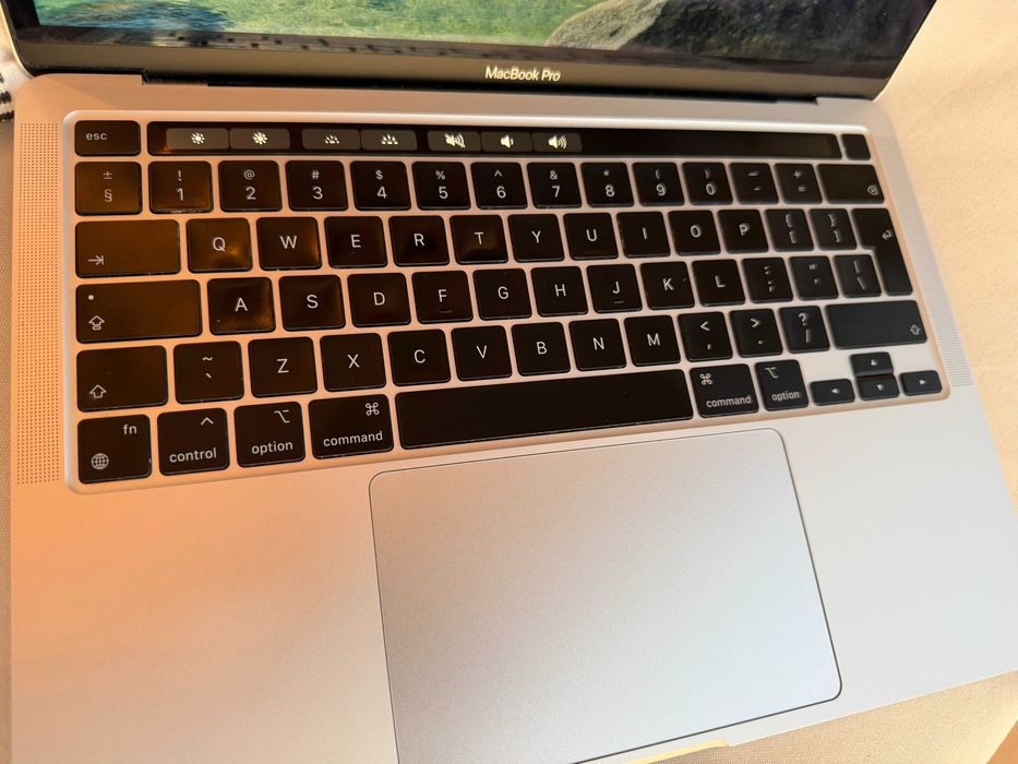 MacBook Pro 13 inch, M1, 256 GB SSD, 8 GB RAM