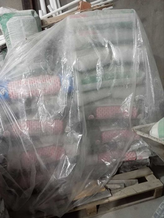 Срочно отдам дешево коленые двери и стройматериалы