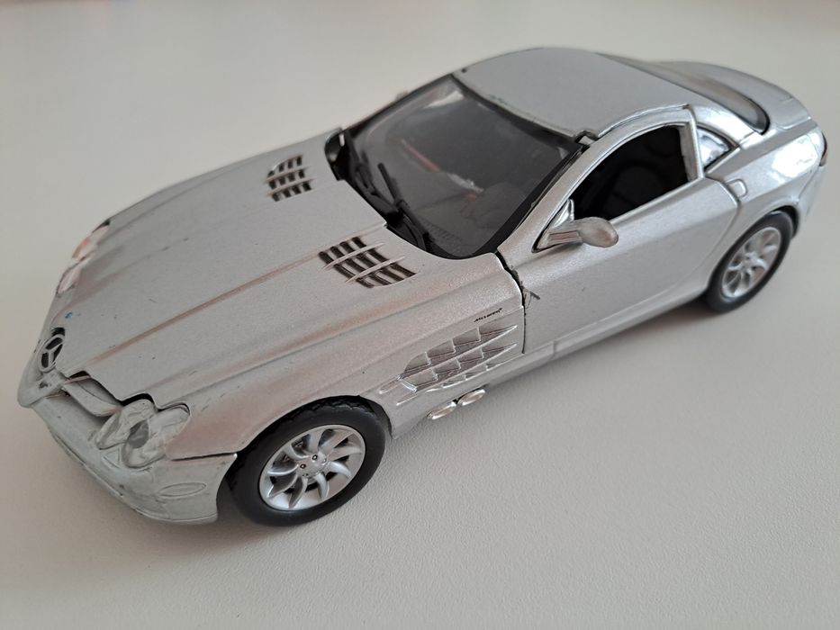 Кола мерцедес играчка