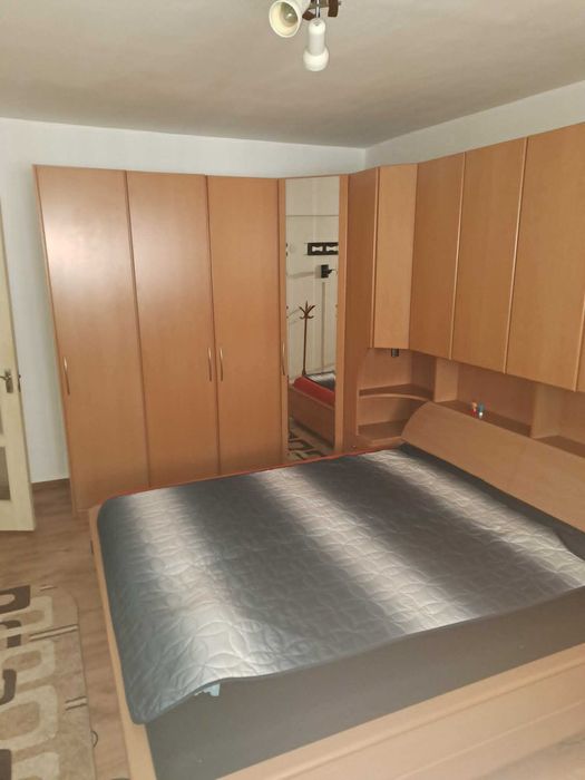 Apartament 3 camere decomandate, etaj 3, in Comanesti