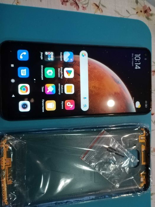 Продавам Redmi note 9 със подарък чисто нов заден капак и нови бутони