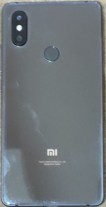 Продам б/у телефон MI 8 SE хорошем состояние