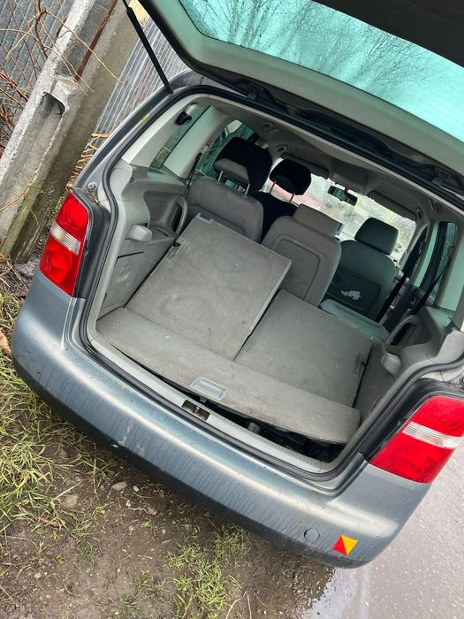 Dezmembrez Volkswagen touran 1.9d avq 2.0 bkp bkd 1.9 bkc bxe 1.6 fsi