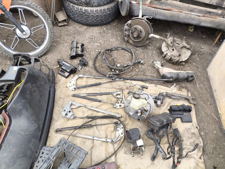 Запчасти на Мерседес 210