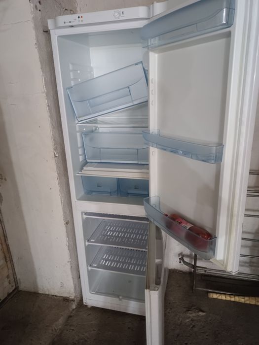 Холодильник      с