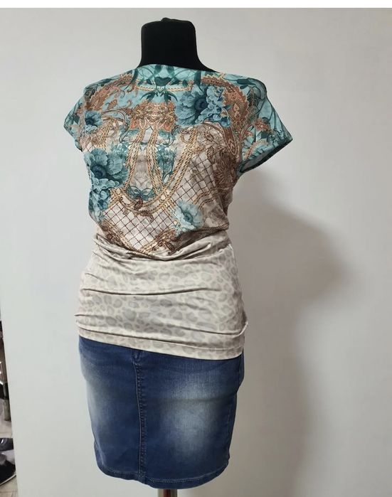 Fusta de blugi, model cu buzunare laterale si la spate, mas. XL