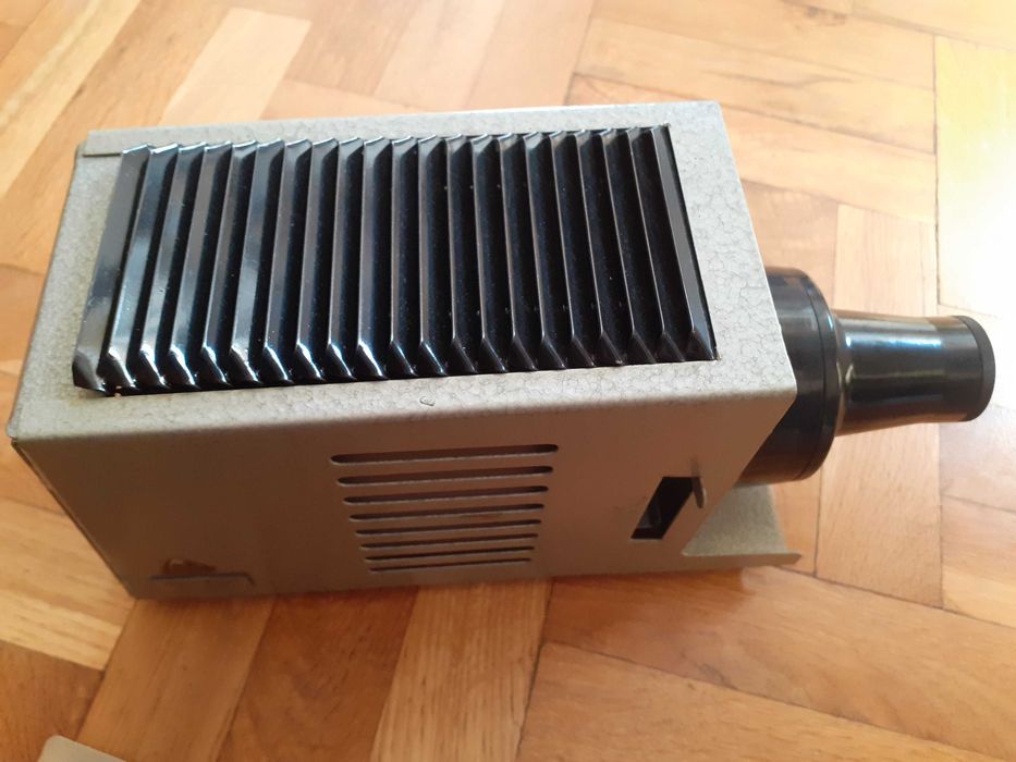 Проектор за диапозитиви