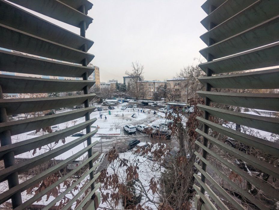 Sergeli 4 yarmarkada 3 xonaliy uy sotiladi