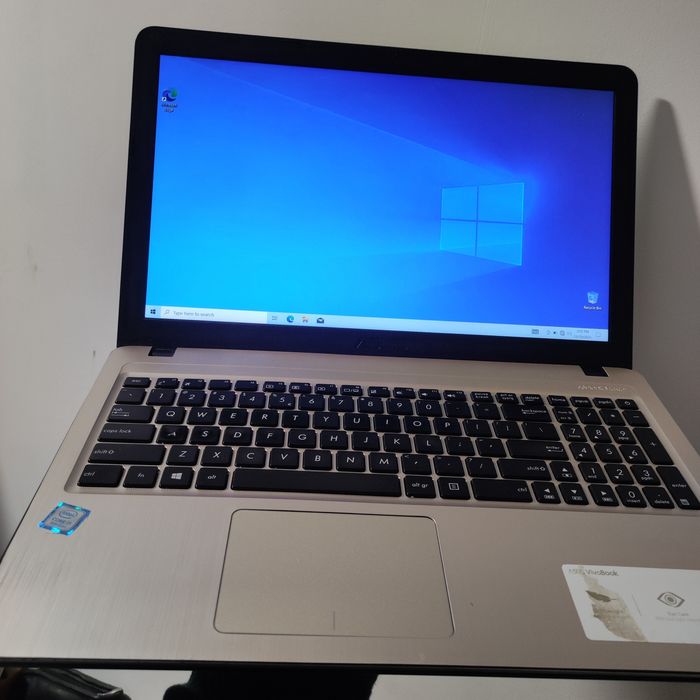 Laptop Asus i7 gen8