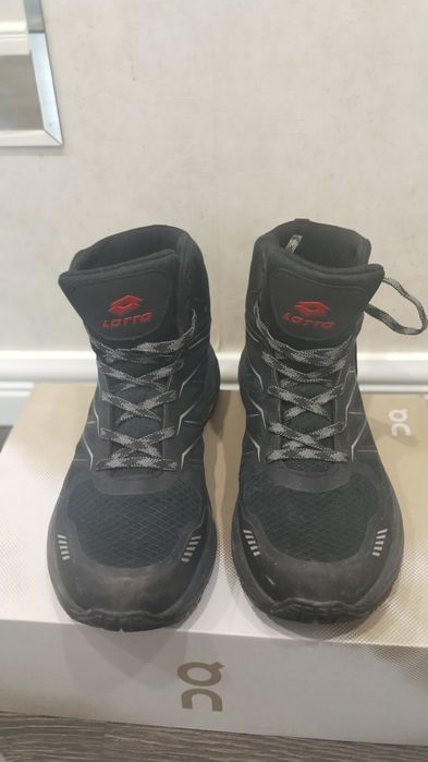 Кроссовки демисезонные