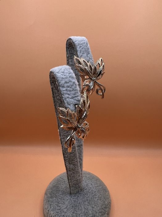 Продам золотые серьги.